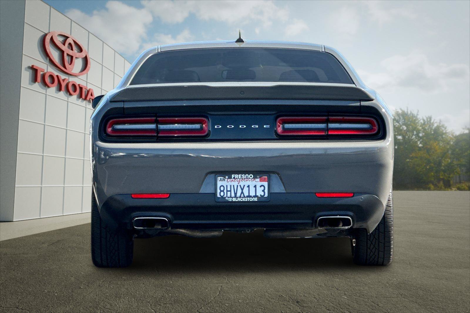 Used 2018 Destroyer Gray Clearcoat Dodge SXT Plus image 4