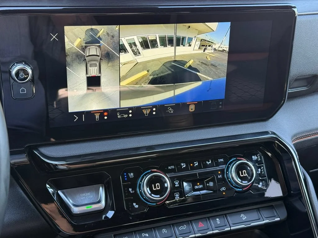 Used 2025 Summit White GMC AT4 image 31