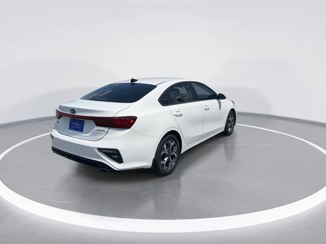 Used 2021 White Kia LXS image 7