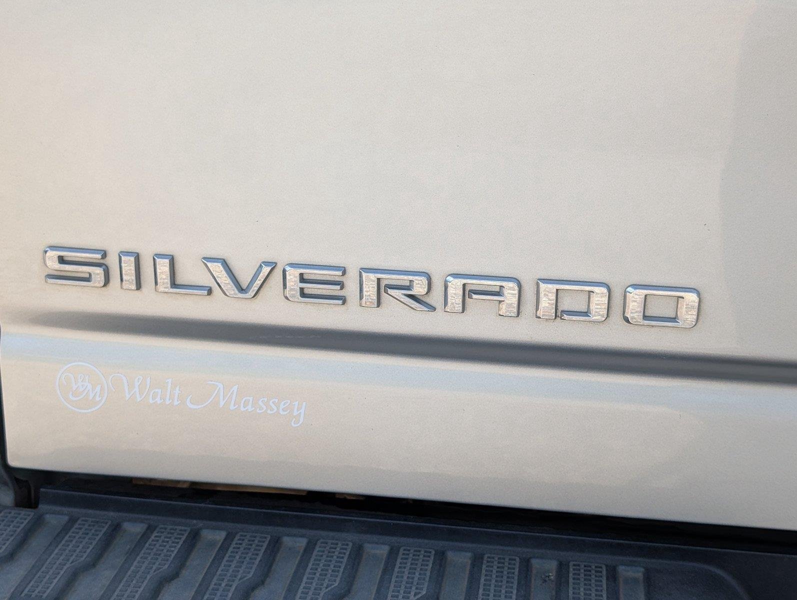 Used 2022 SILVER ICE METALLIC Chevrolet Custom image 6