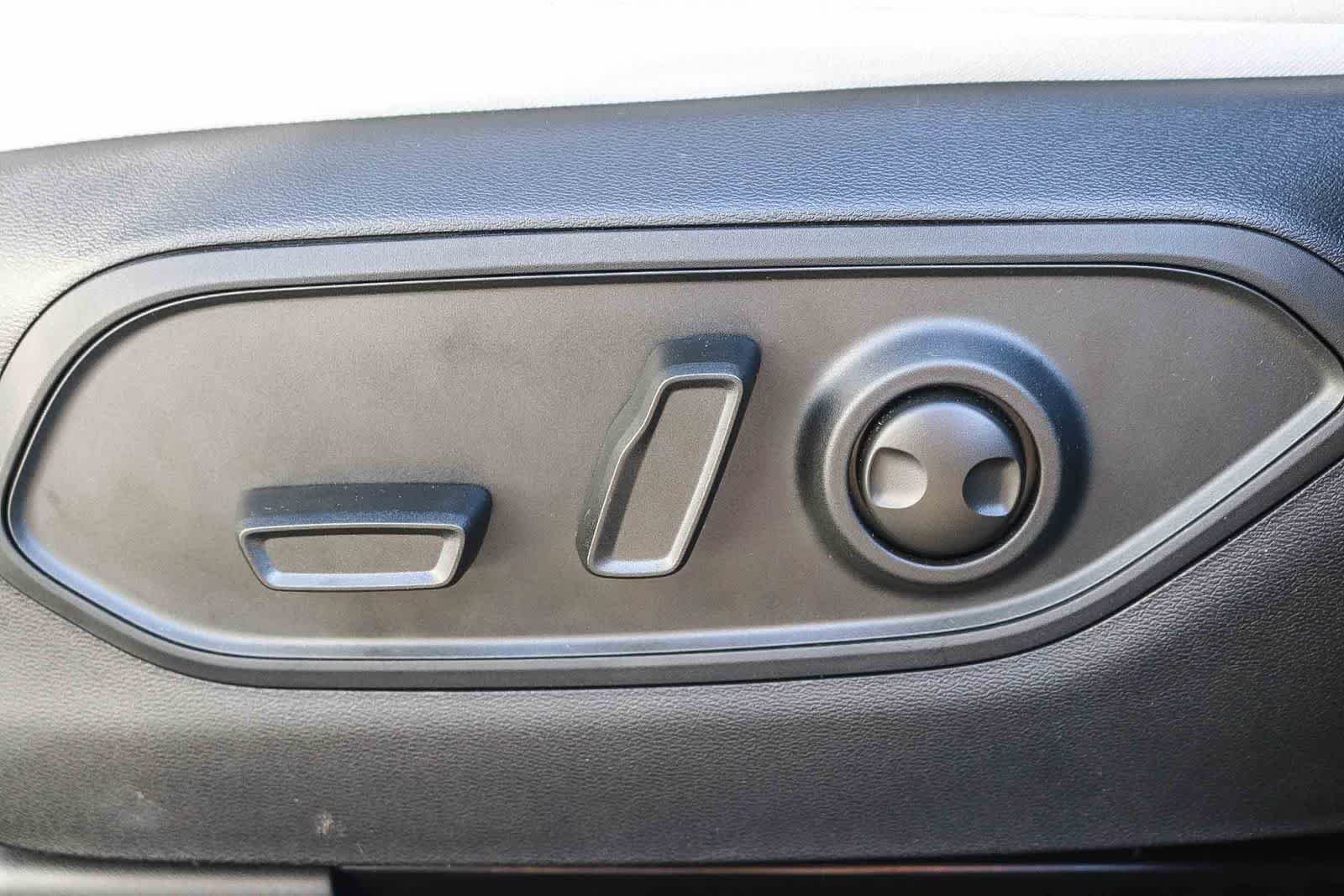 New 2026 Silver Zynith Clear-Coat Exterior Paint Jeep Limited image 24