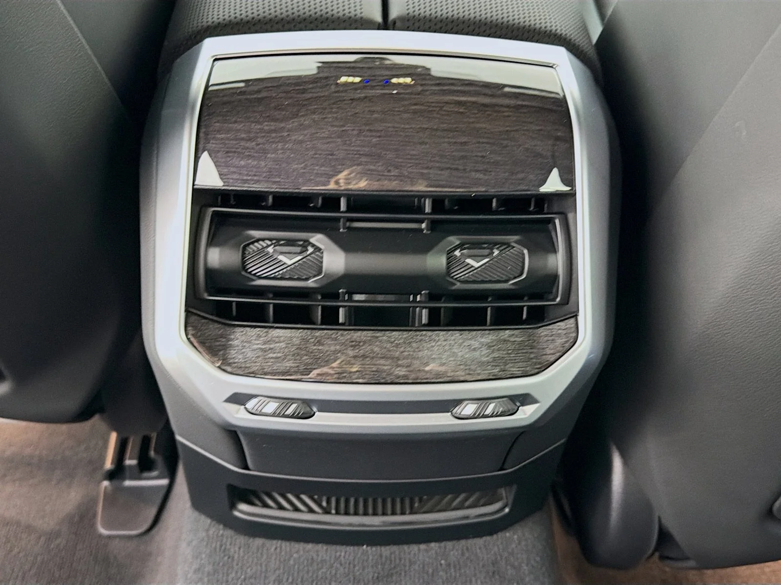 New 2026 Black Sapphire Metallic BMW xDrive60 image 27