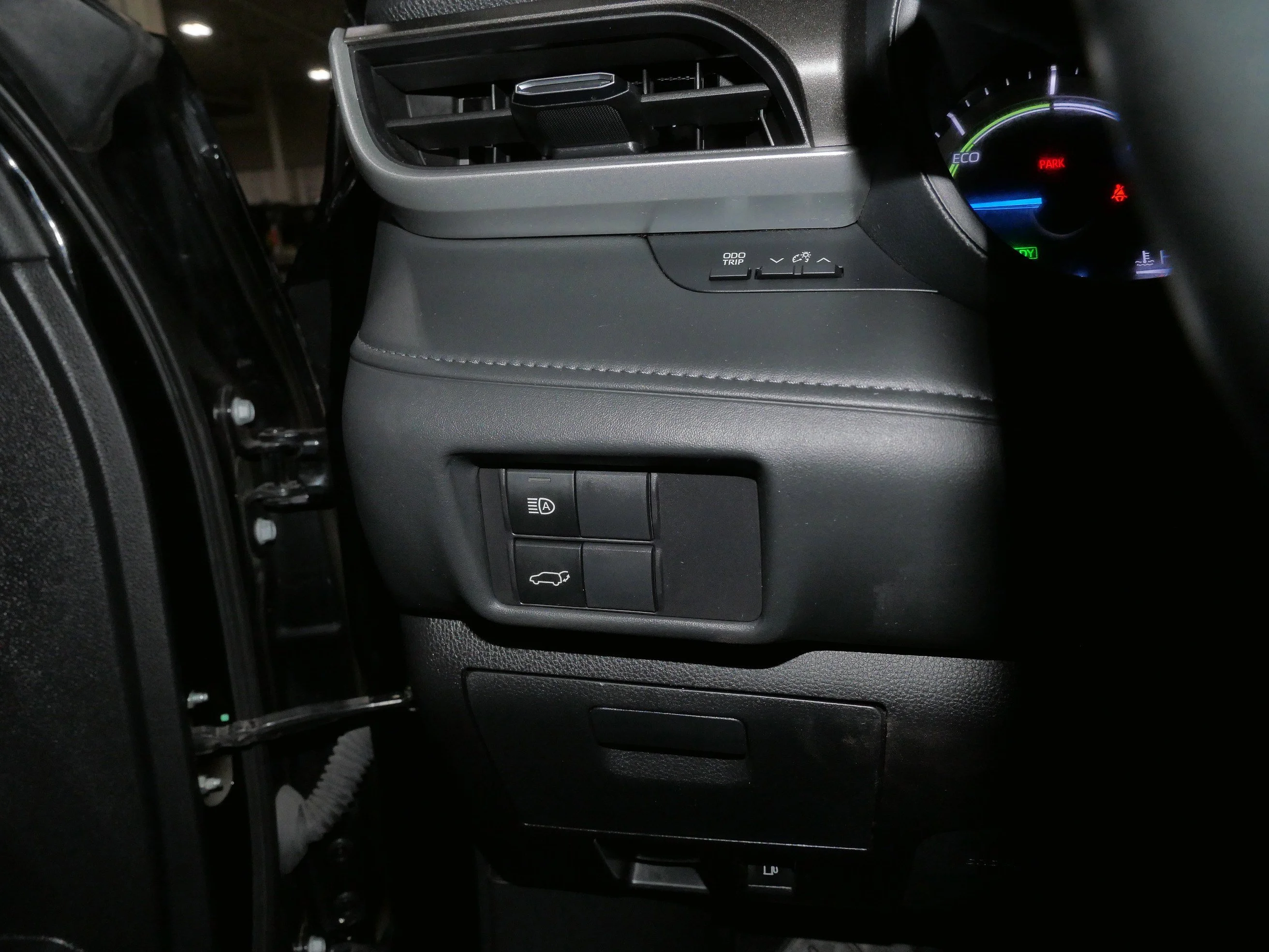 2023 Toyota Highlander LE - Photo 27