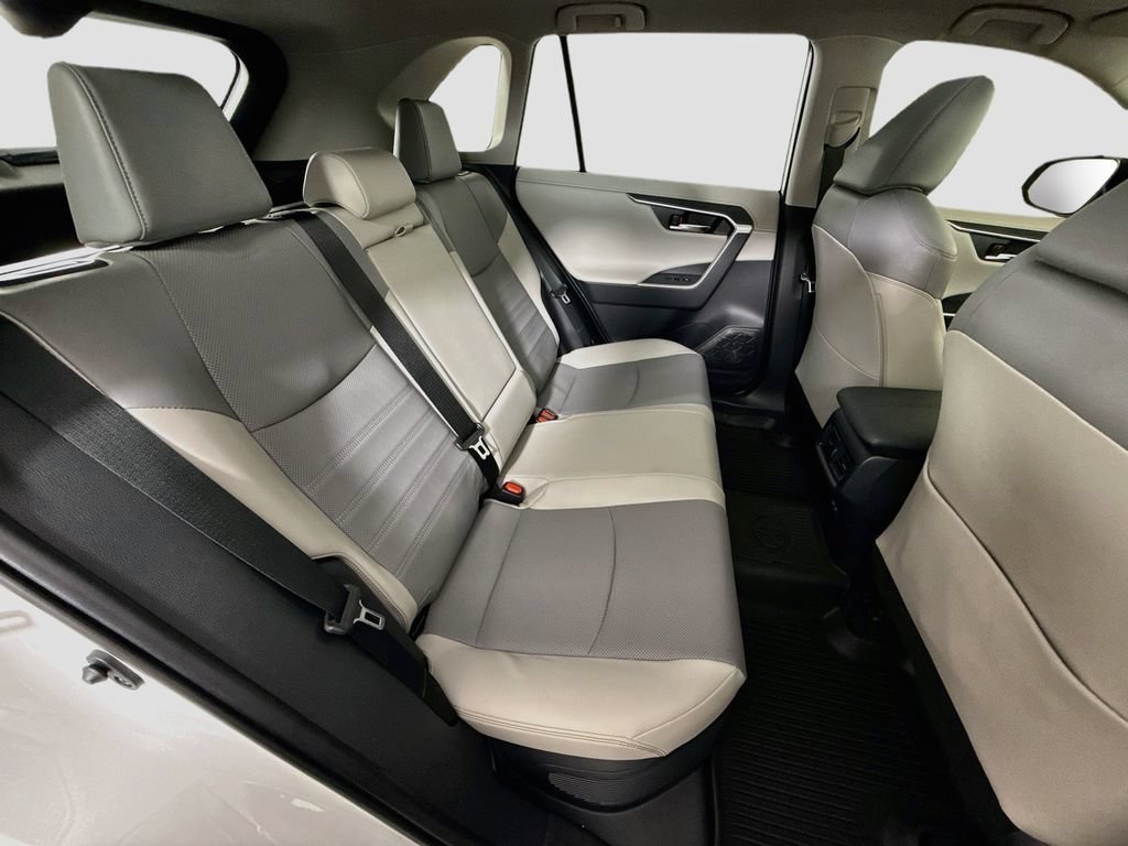 Used 2024  Toyota Hybrid Limited image 26