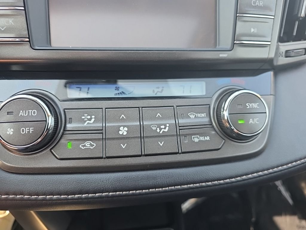 Used 2013 White Toyota XLE image 15