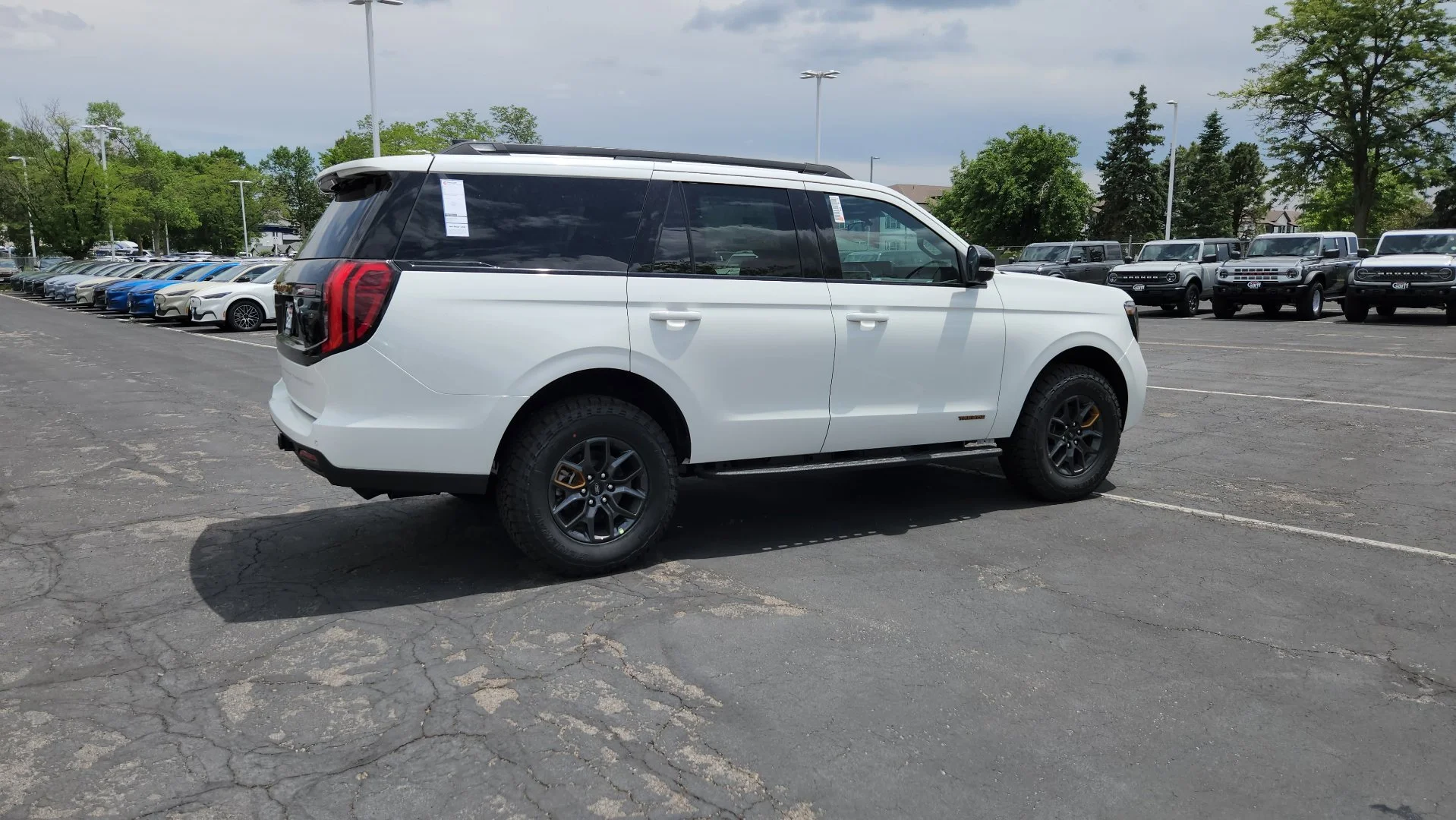 New 2026 Star White Metallic Tri-Coat Ford Tremor image 14