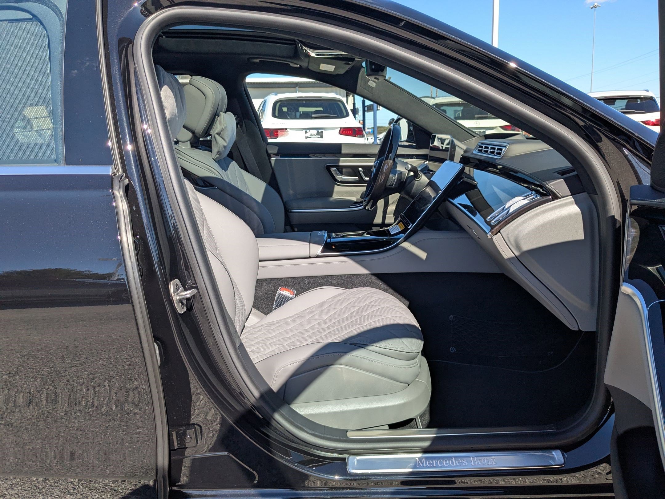 New 2026 Obsidian Black Metallic Mercedes-Benz S 580 image 74