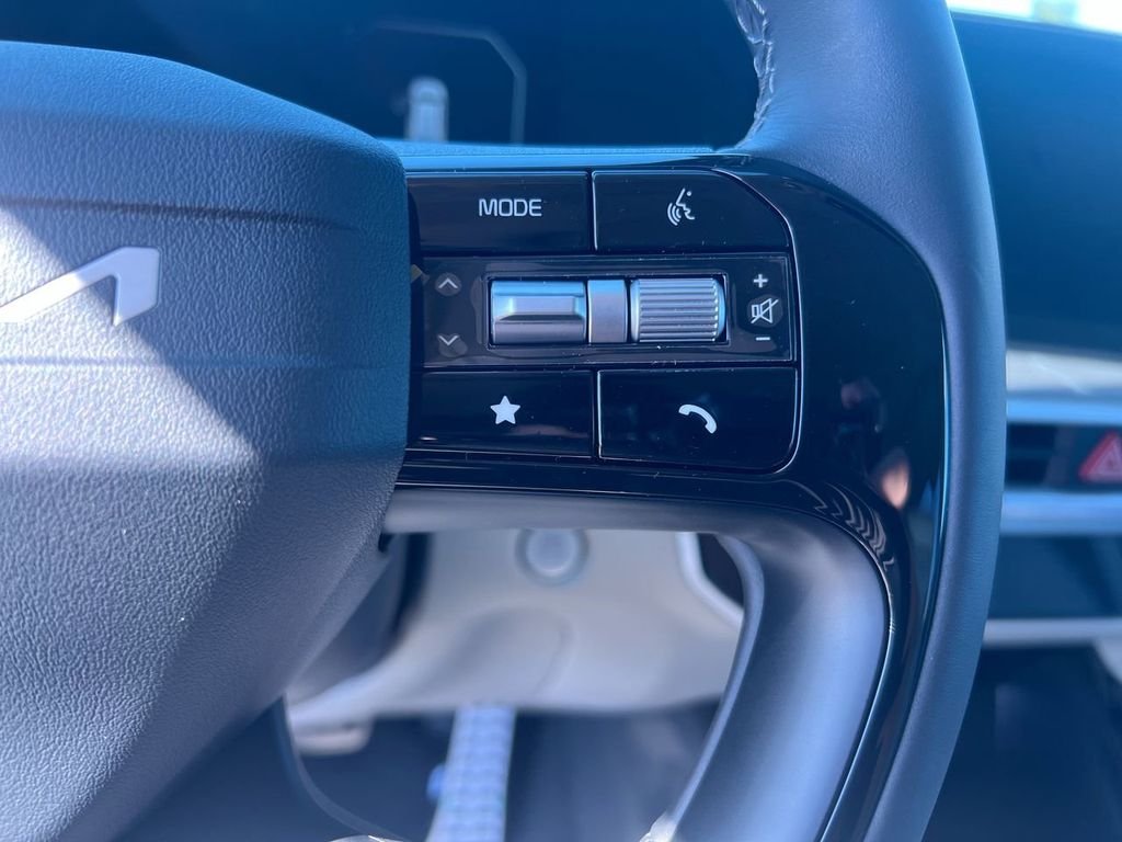 New 2026 Glacial White Pearl Kia SX image 17