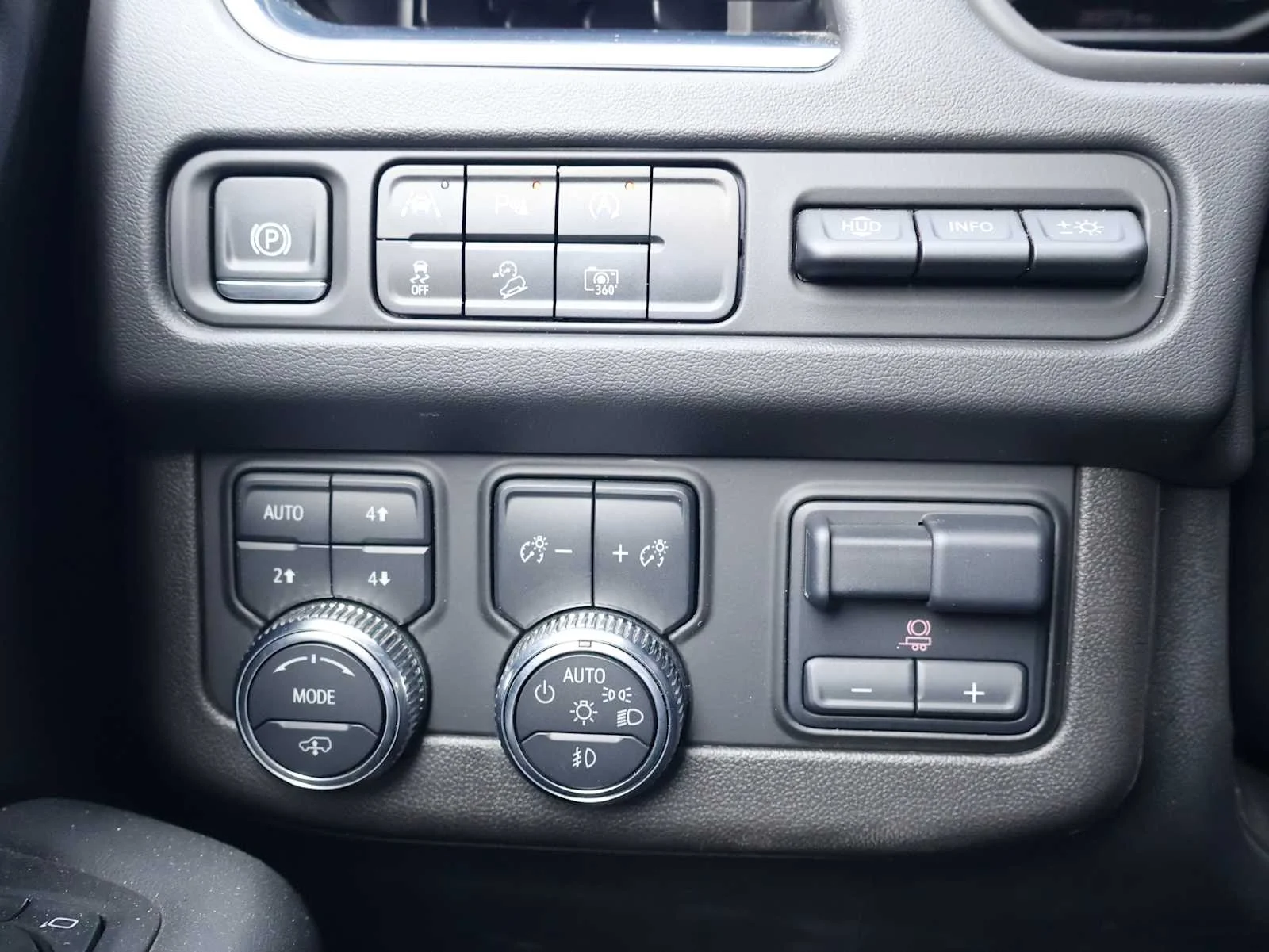Used 2024 White Frost Tricoat GMC AT4 image 20