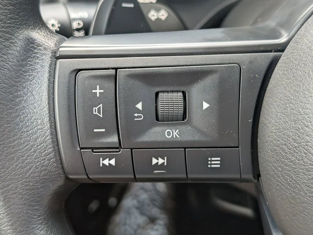Used 2024 Gray Nissan SV image 13