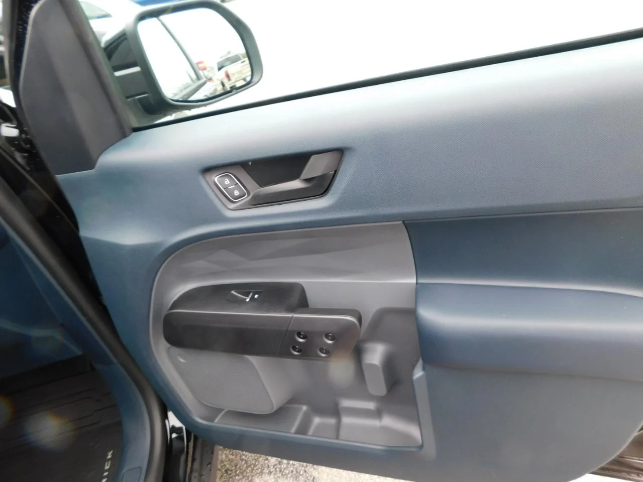 New 2025 Shadow Black Ford XLT image 16