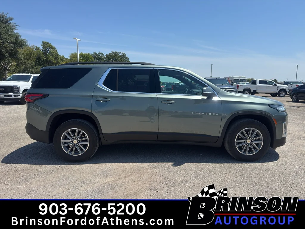 Used 2022 Silver Sage Metallic Chevrolet LT Cloth image 4