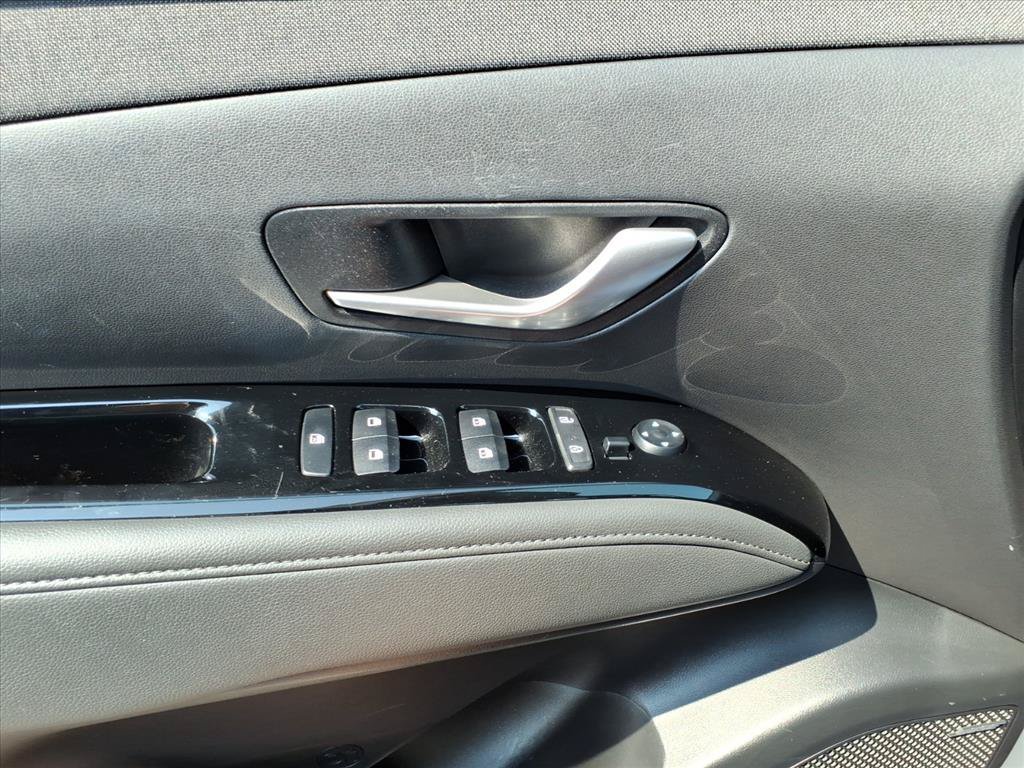 Used 2022 Quartz White Hyundai SEL image 15