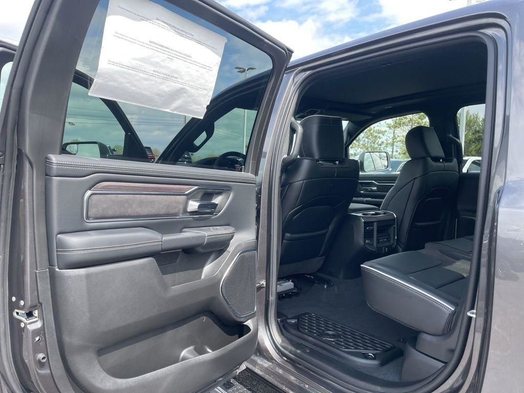 New 2026 Granite Crystal Metallic Clear-Coat Exterior Paint RAM Laramie image 31