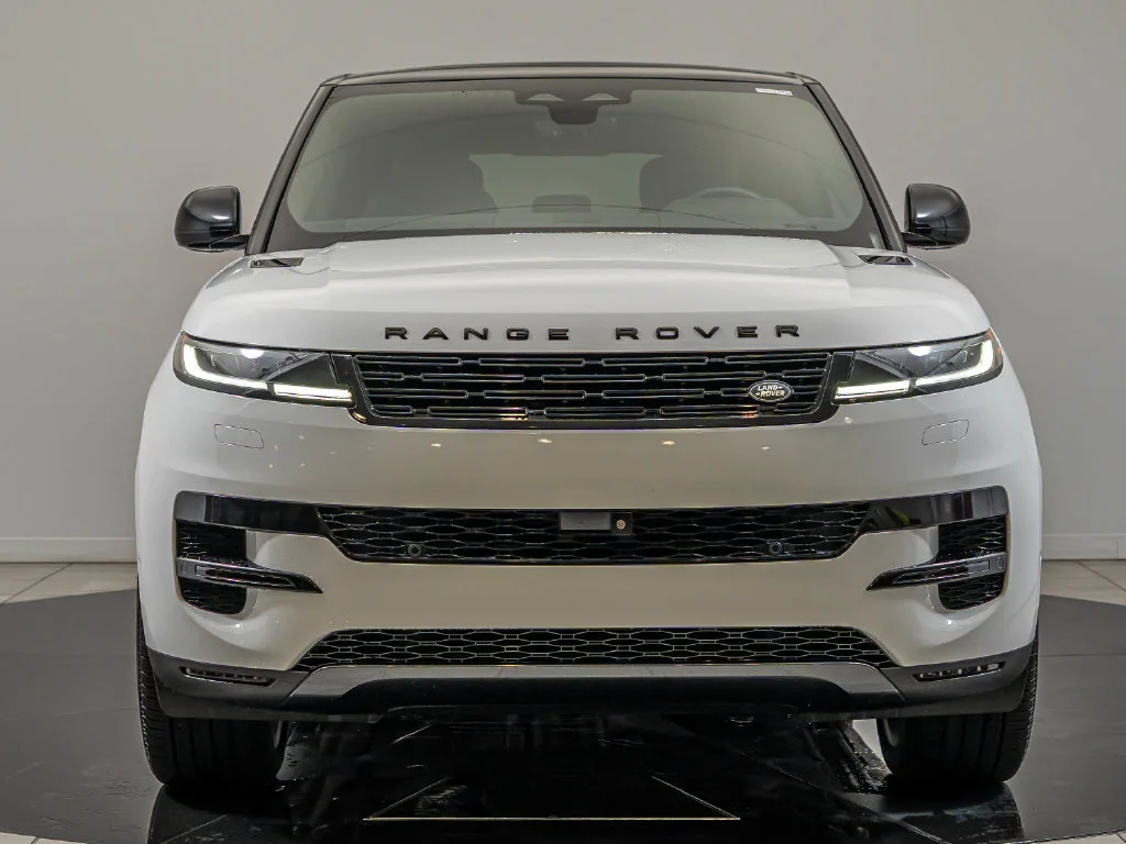 Used 2026 Fuji White Land Rover SE image 2