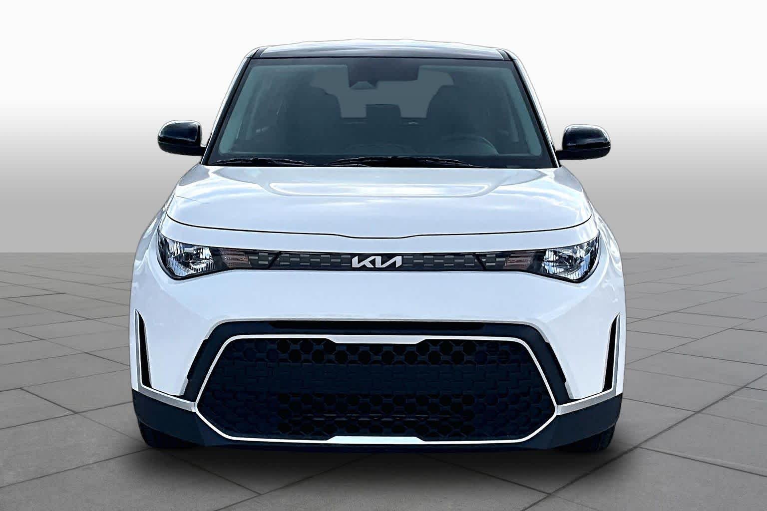 Used 2025 Clear White/Black Roof Kia S image 4