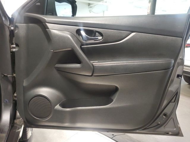 Used 2017 Gray Nissan SV image 27