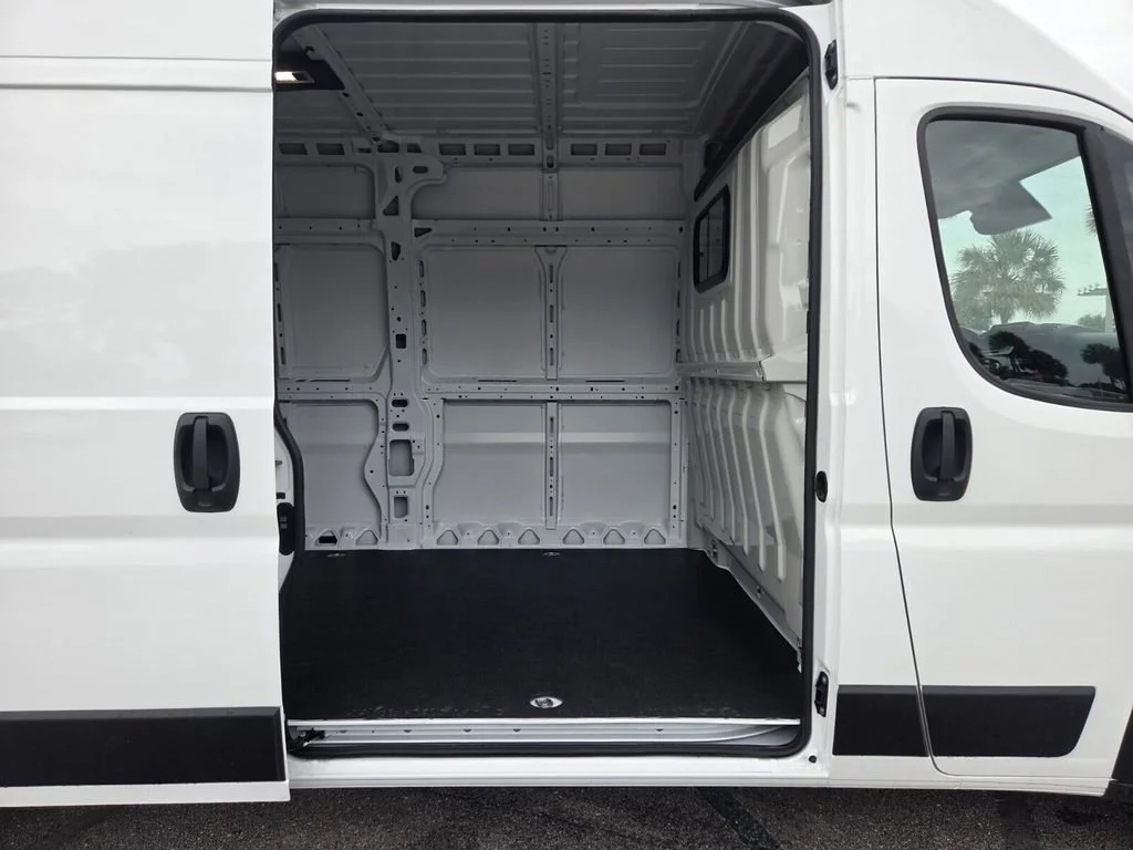 New 2026 Bright White Clear-Coat Exterior Paint RAM Tradesman image 18
