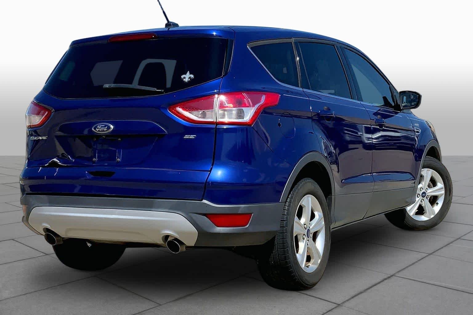 Used 2015 Blue Ford SE image 13
