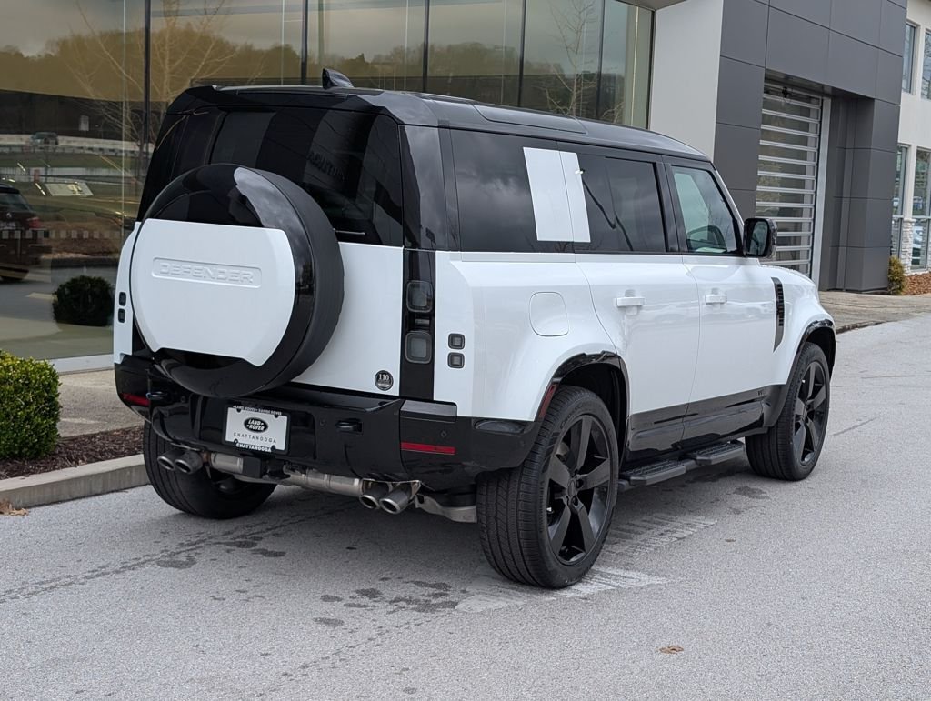 New 2026 Fuji White Land Rover V8 image 7