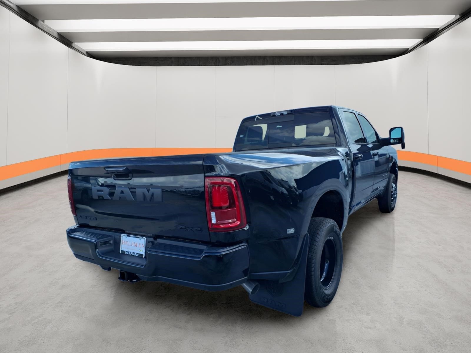 New 2026 Diamond Black Crystal Pearl-Coat Exterior Paint RAM Laramie image 4