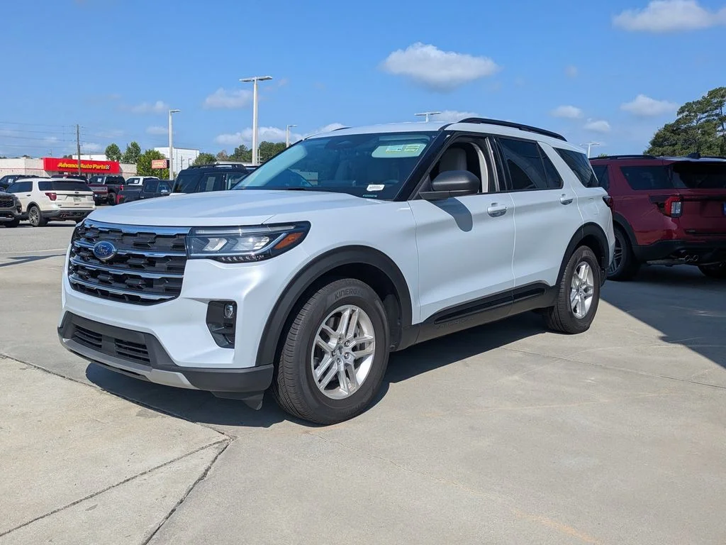 New 2026 Space White Metallic Ford Active image 7