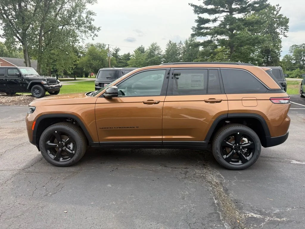 New 2026 Copper Shino Metallic Clear-Coat Exterior Paint Jeep Limited image 7