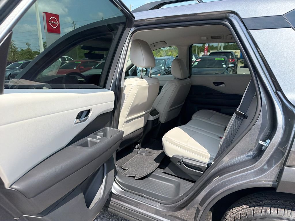 New 2026 Nissan Pathfinder SL 4D Sport Utility