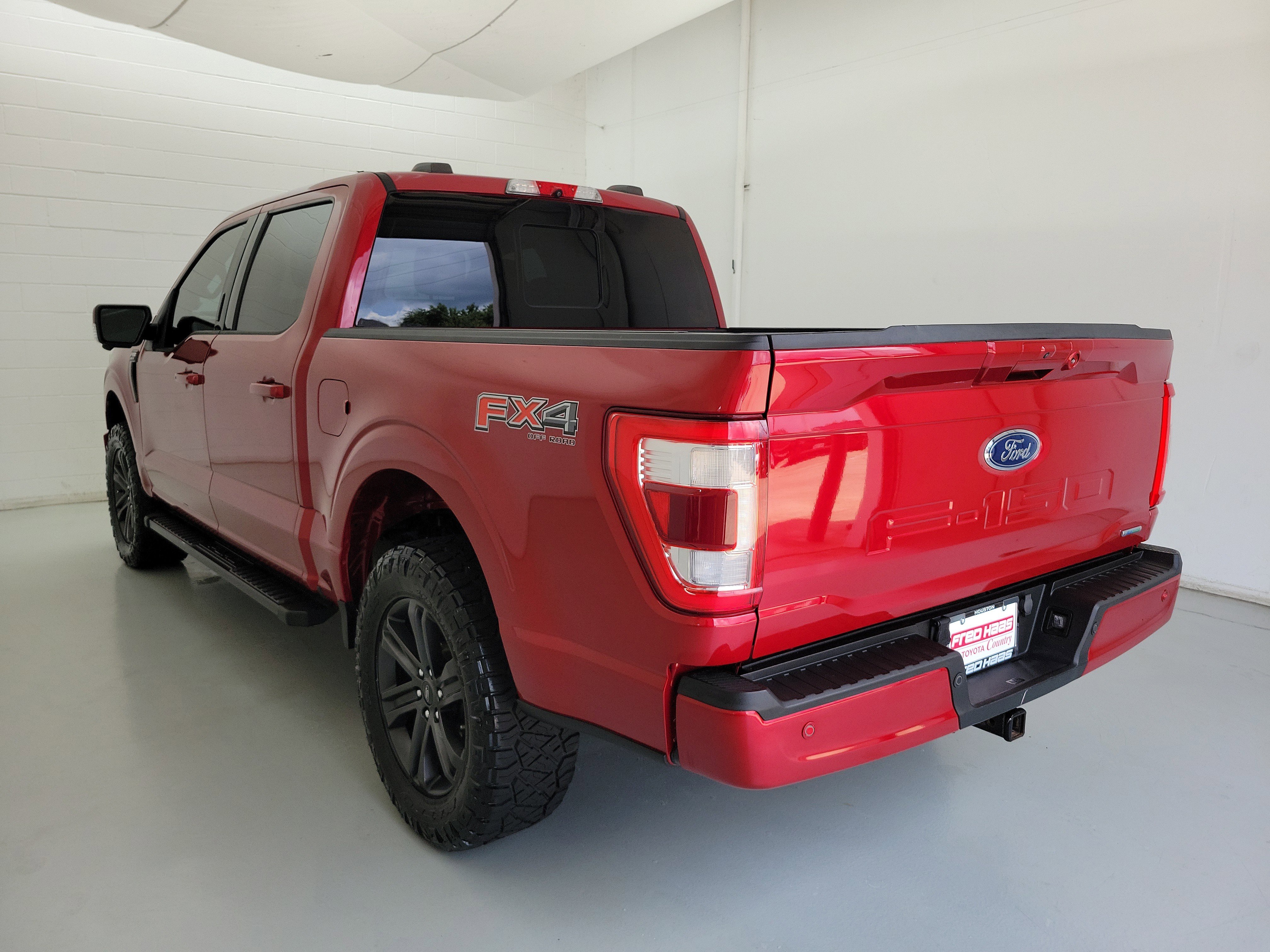 Used 2021 Rapid Red Metallic Tinted Clearcoat Ford Lariat image 7