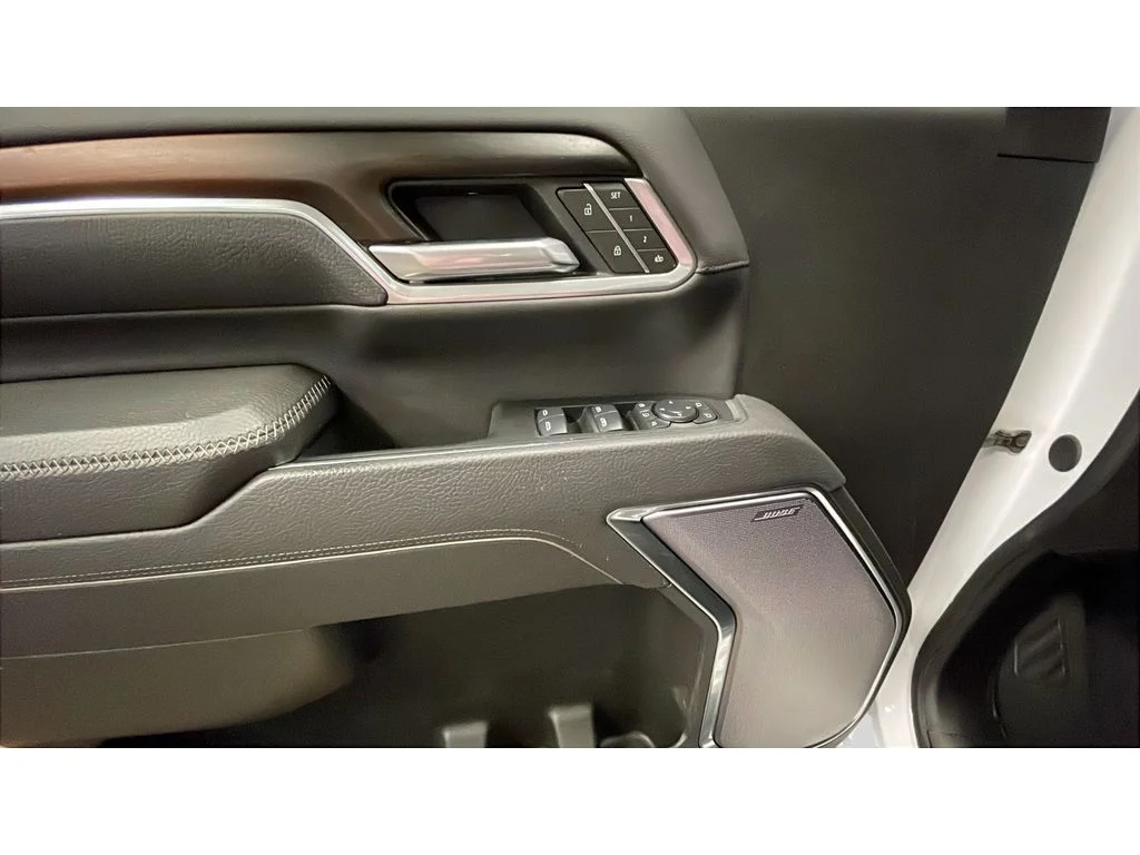 Used 2025 White Frost Tri-Coat GMC Denali image 10