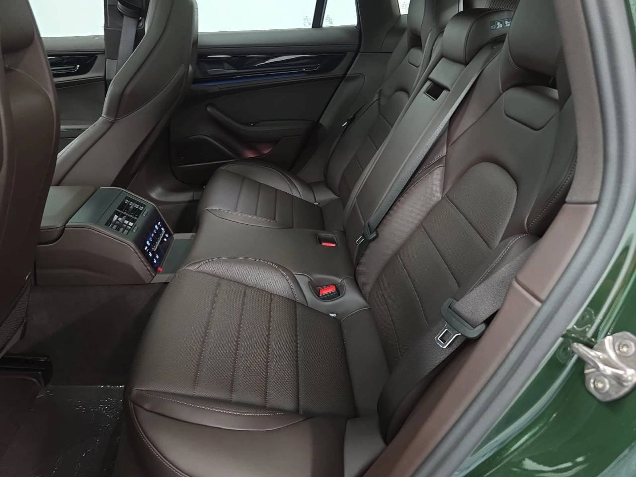 New 2026 Oak Green Metallic Neo Porsche  image 26
