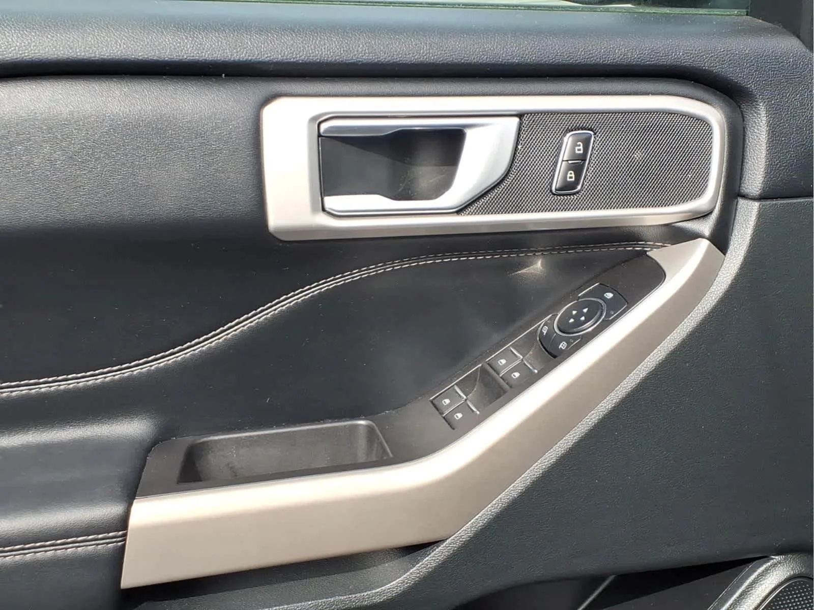 Used 2023 Agate Black Metallic Ford XLT image 13