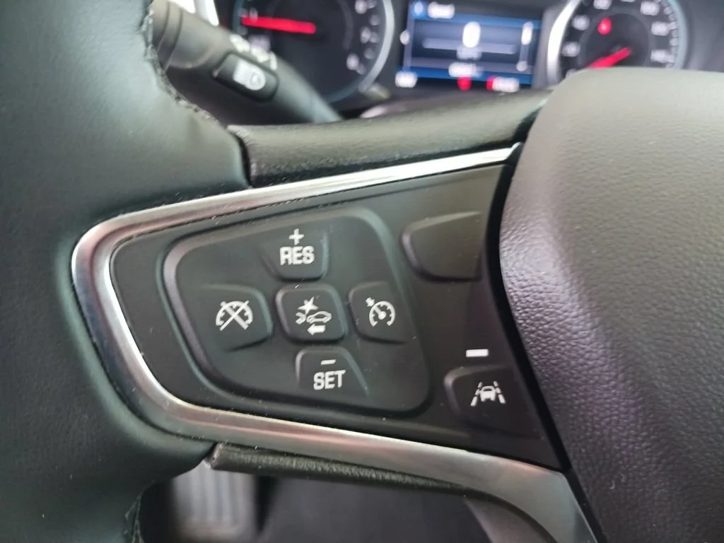 Used 2024 Summit White Chevrolet LT image 33