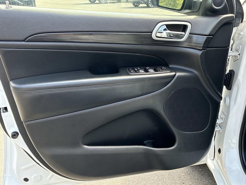 Used 2022 White Jeep Laredo X image 21