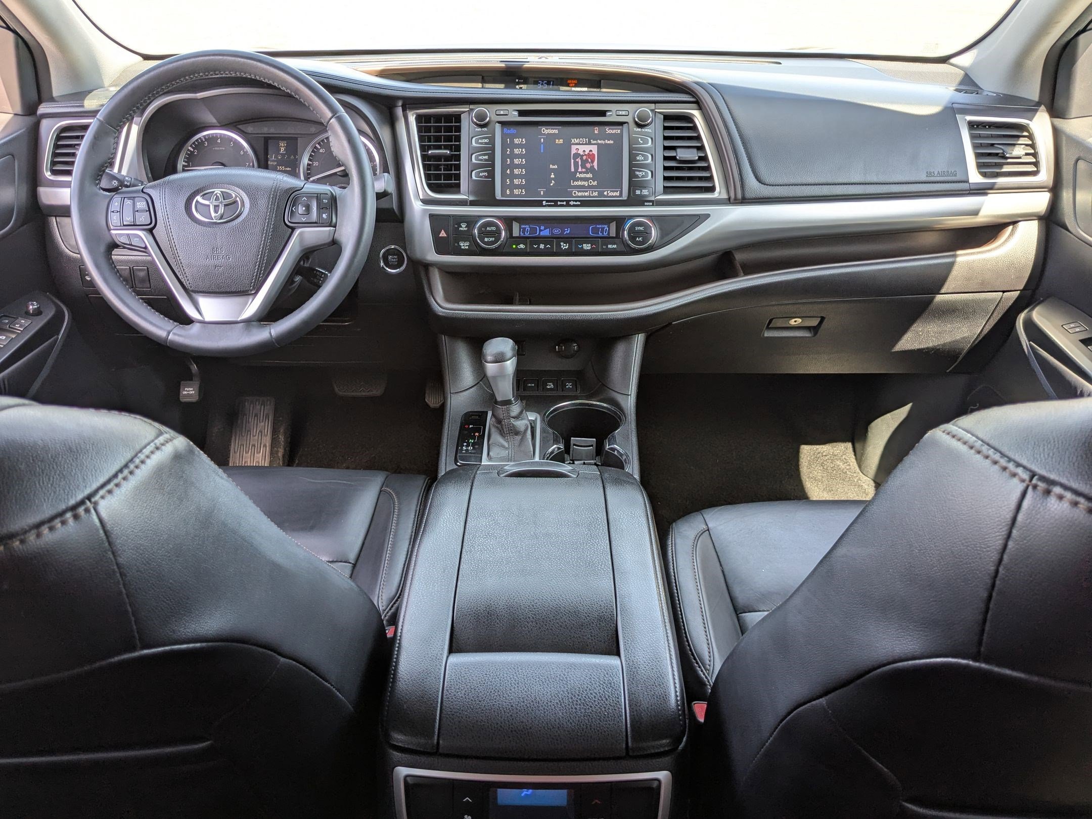 Used 2016 Predawn Gray Mica Toyota XLE image 31