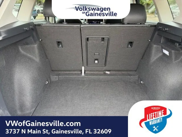 Certified Used 2025 Pyrite Silver Metallic Volkswagen SE image 7