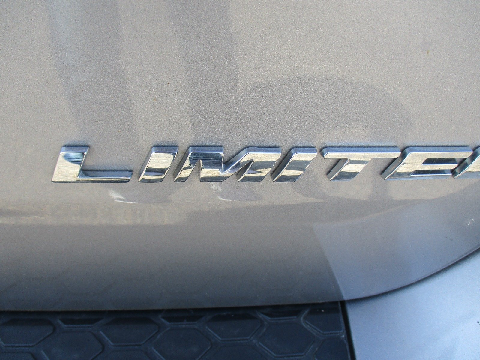 Used 2016 SILVER Dodge Limited image 6