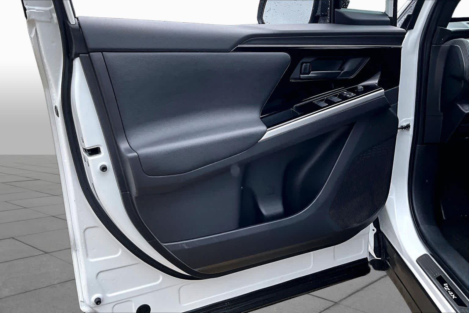 Used 2024 Wind Chill Pearl Toyota XLE image 20