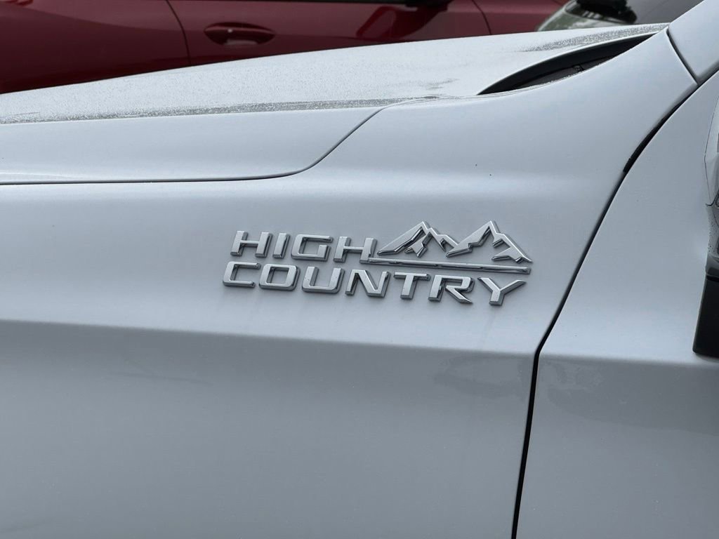 New 2026 Polar White Tricoat Chevrolet High Country image 4