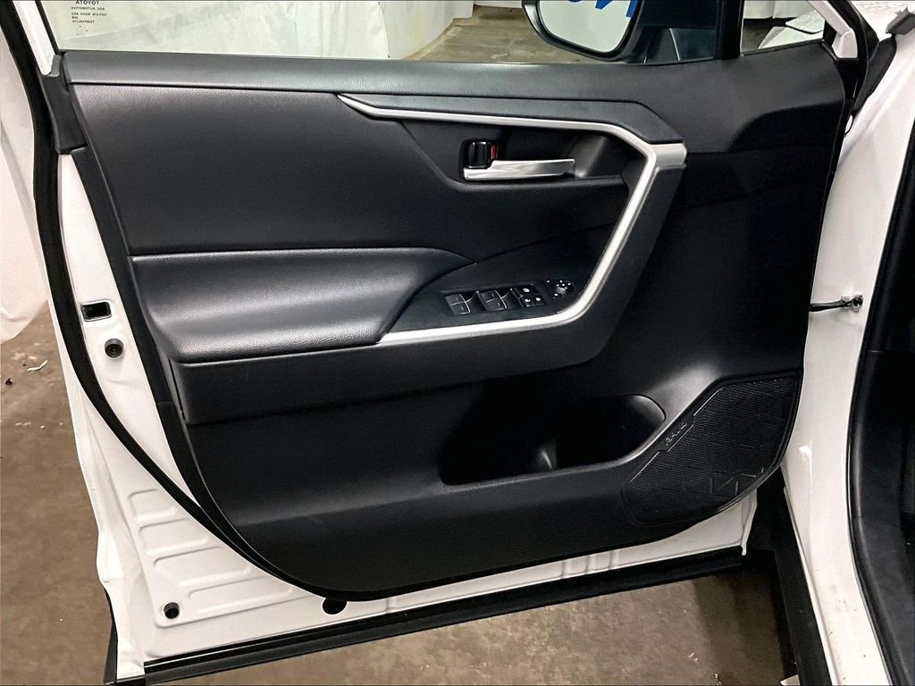 Used 2024 White Toyota XLE image 9