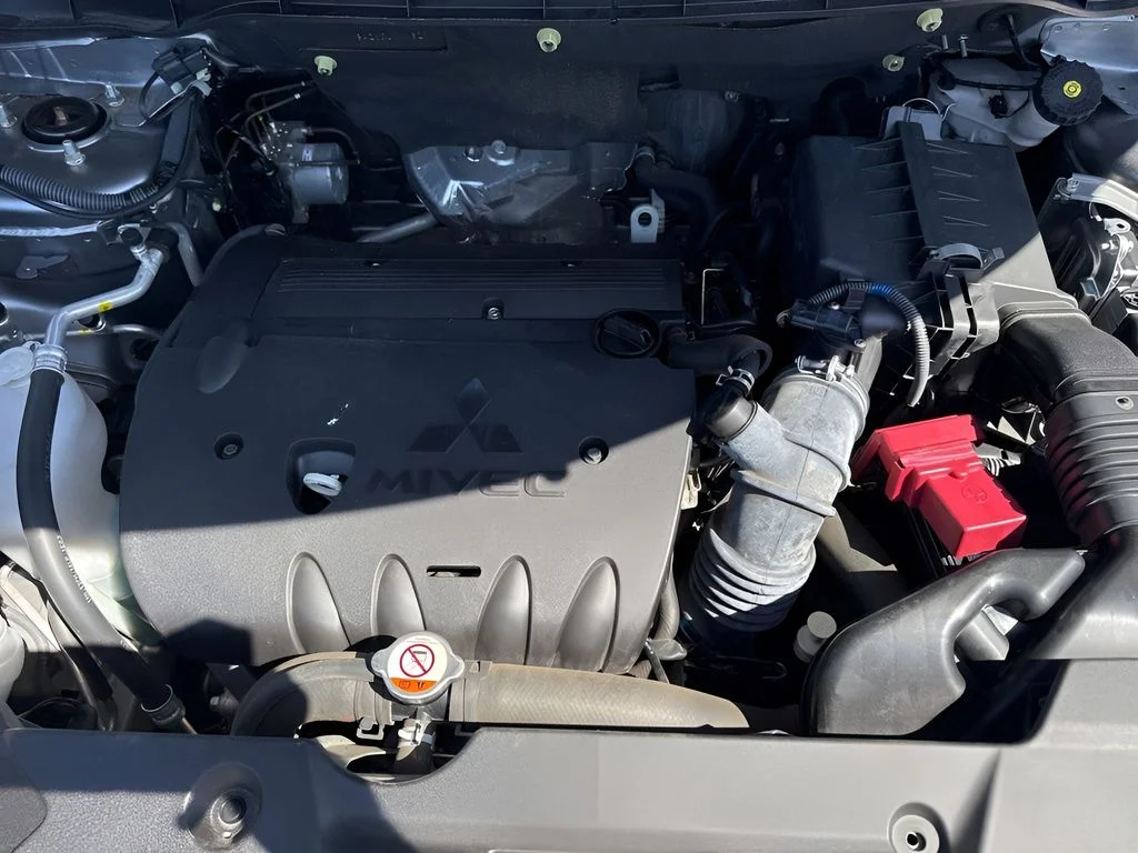 Used 2022  Mitsubishi 2.0 SE image 9