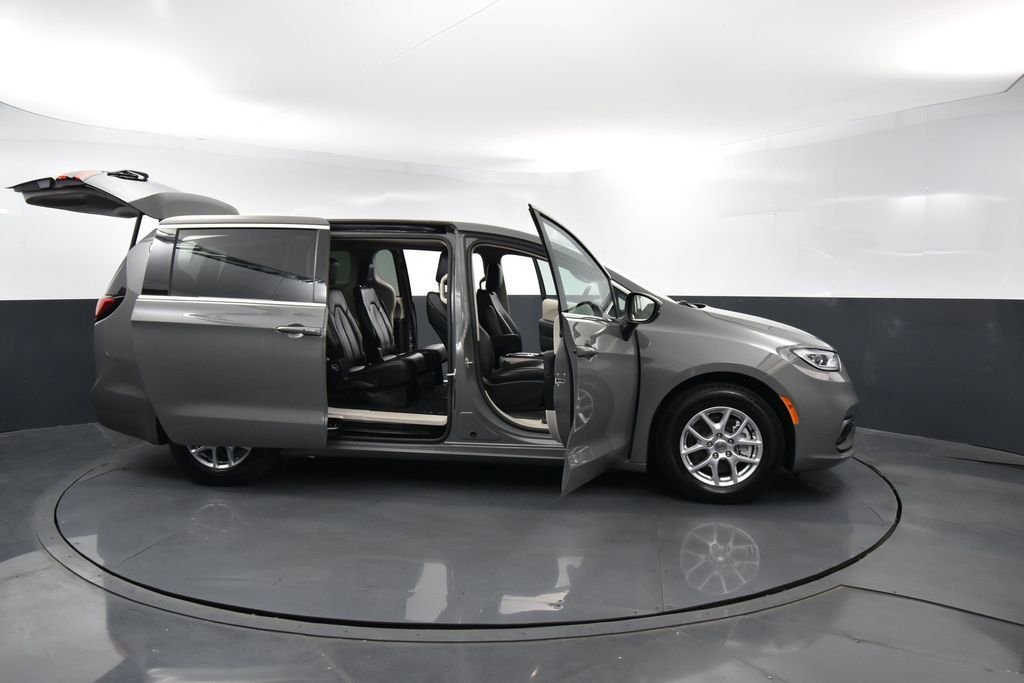 Used 2023 White Chrysler Touring L image 37