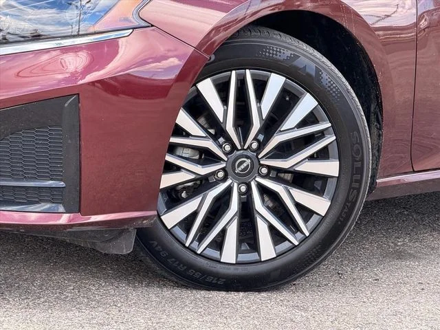 Used 2025 Red Nissan 2.5 SV image 29