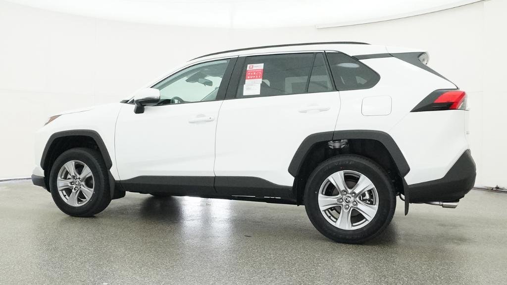 New 2025 Ice Cap Toyota XLE image 13