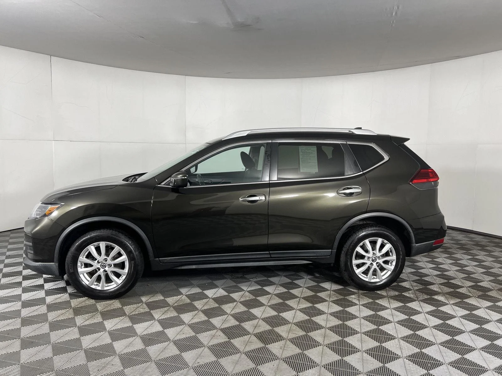 Used 2017 Midnight Jade Nissan SV image 5