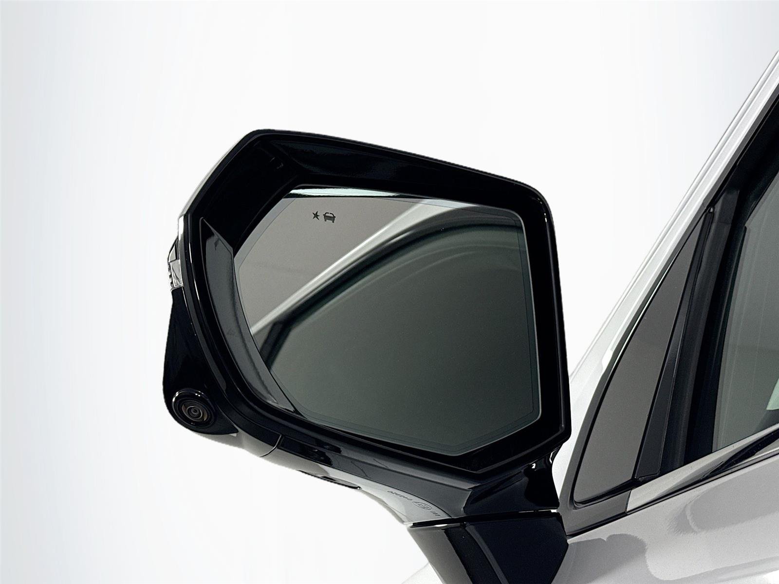 Used 2024 Summit White Chevrolet LT image 5