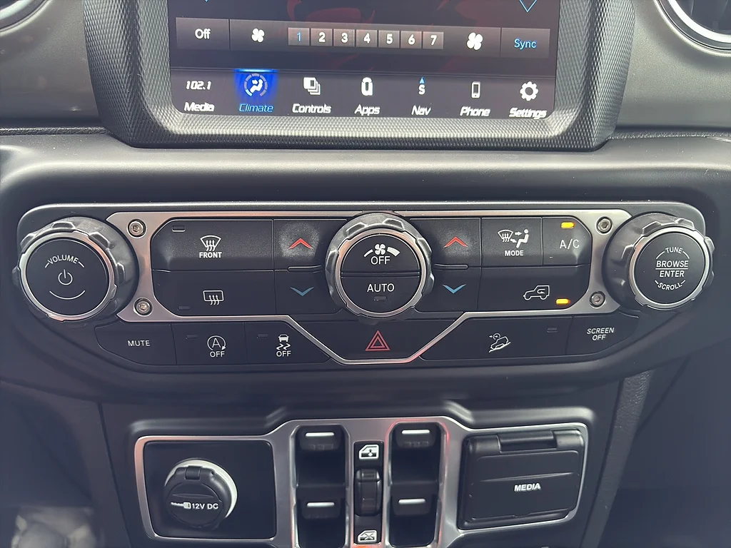 Used 2020 GREEN Jeep  image 26