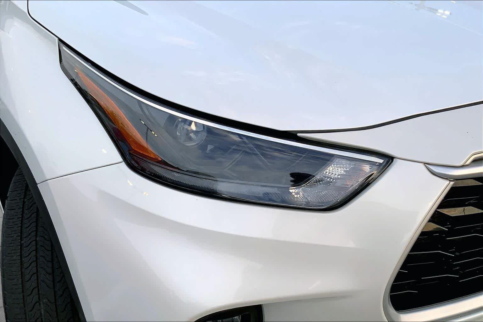 Used 2023 Wind Chill Pearl Toyota XLE image 26