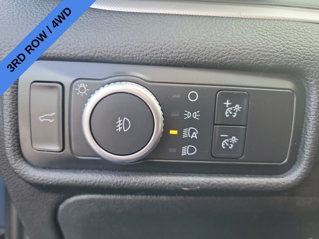 Used 2020 Blue Ford XLT image 25
