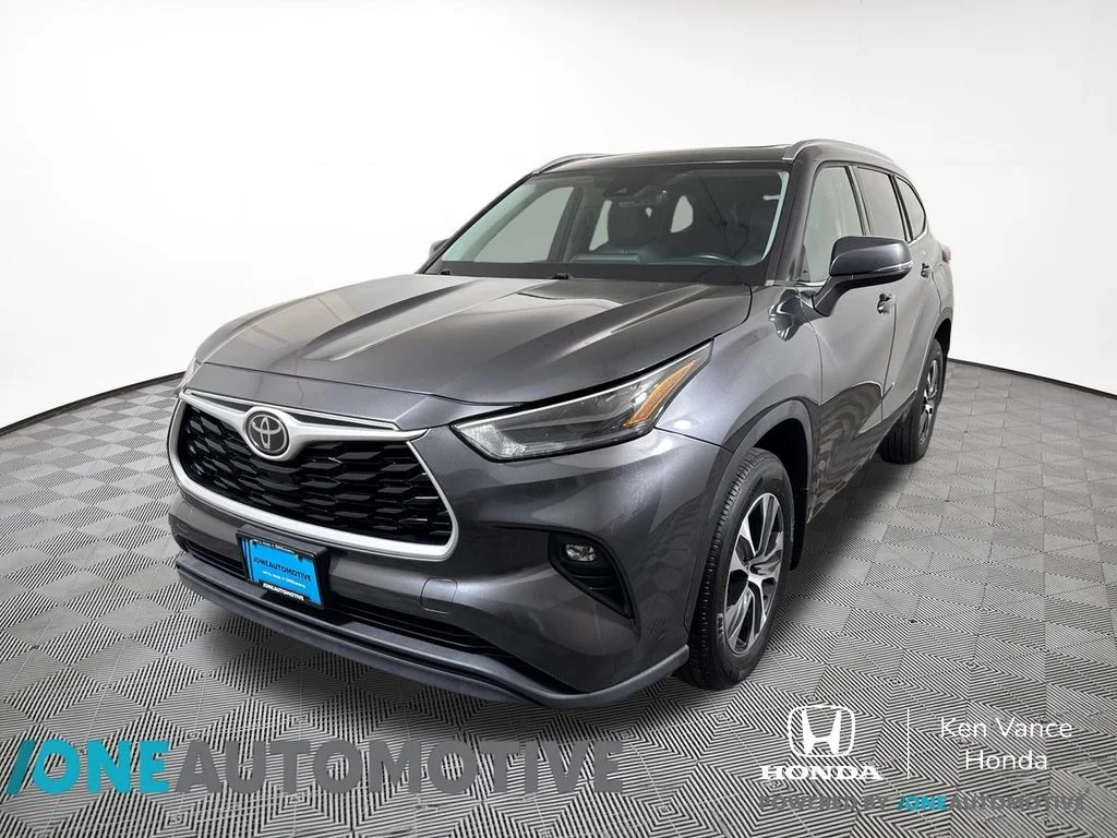 Used 2021 Magnetic Gray Metallic Toyota XLE image 1